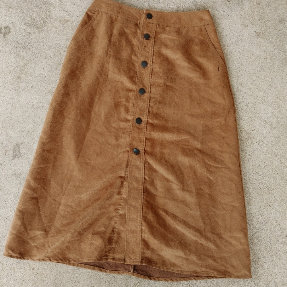 Suede button up skirt, faux leather